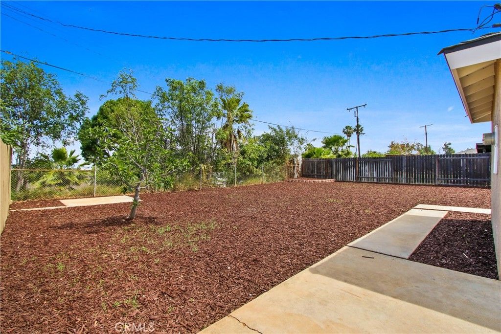 Image 19 of property listing at 1683 Lark, Corona, CA 92882