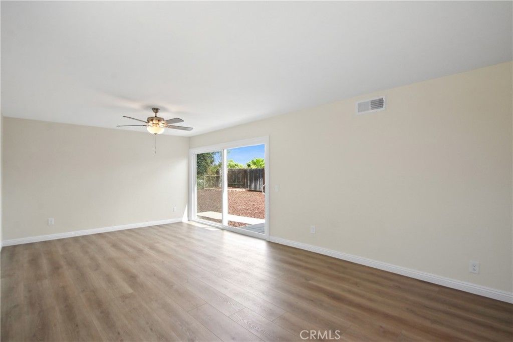 Image 3 of property listing at 1683 Lark, Corona, CA 92882