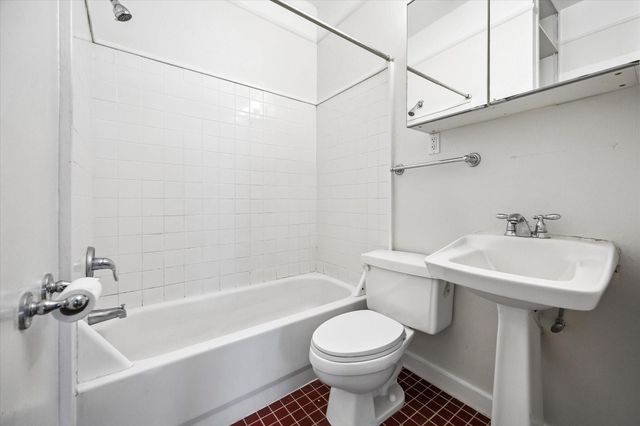 123 Parkview Street, Houston, TX 77009