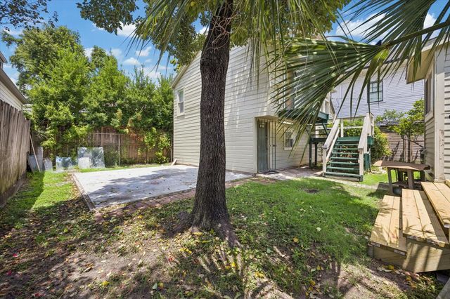 123 Parkview Street, Houston, TX 77009