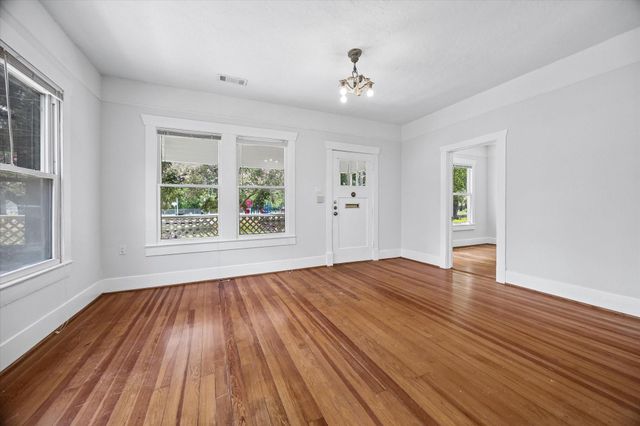 123 Parkview Street, Houston, TX 77009