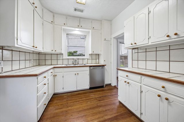 123 Parkview Street, Houston, TX 77009