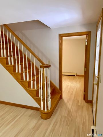 8 South Road, Ellington, CT 06029