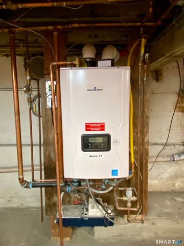 8 South Road, Ellington, CT 06029