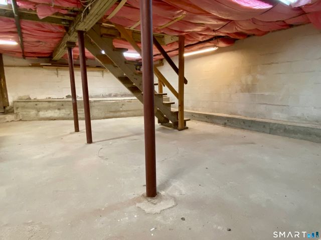 8 South Road, Ellington, CT 06029