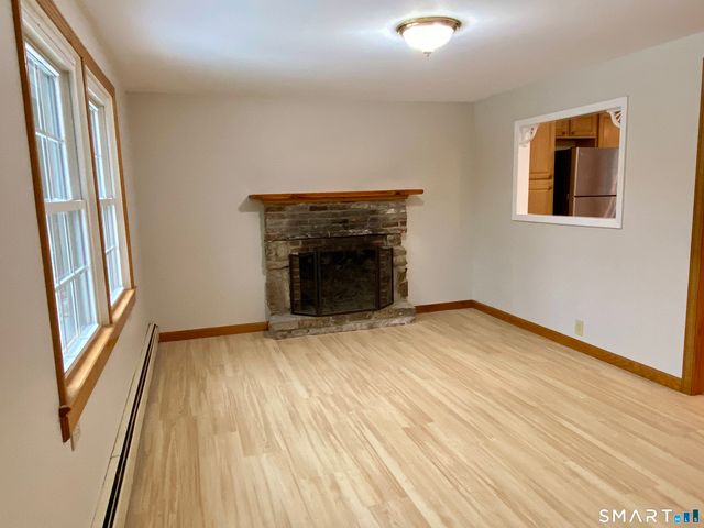 8 South Road, Ellington, CT 06029