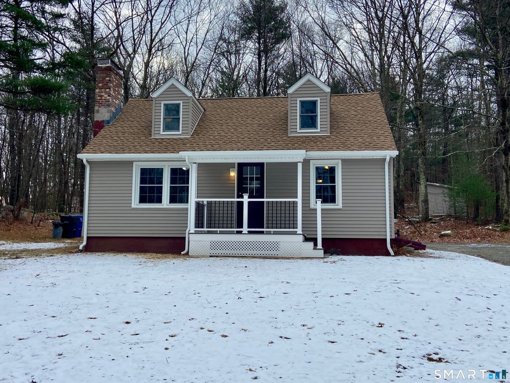 8 South Road, Ellington, CT 06029