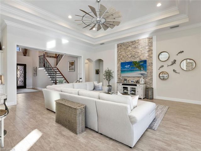 12757 Dundee LN, Naples, FL 34120