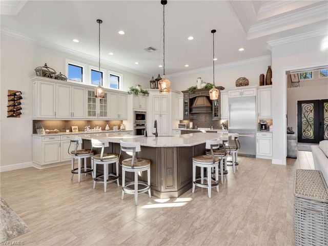 12757 Dundee LN, Naples, FL 34120