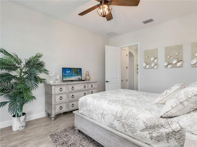 12757 Dundee LN, Naples, FL 34120