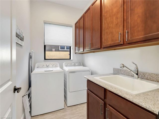 12757 Dundee LN, Naples, FL 34120