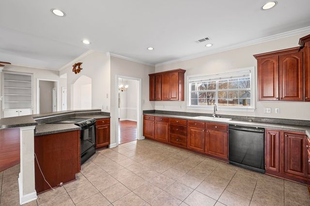 25 WOODMONT DR, Oakland, TN 38028