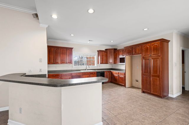 25 WOODMONT DR, Oakland, TN 38028