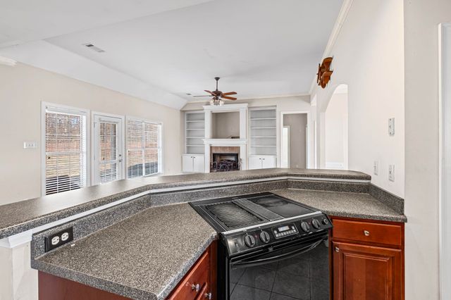 25 WOODMONT DR, Oakland, TN 38028