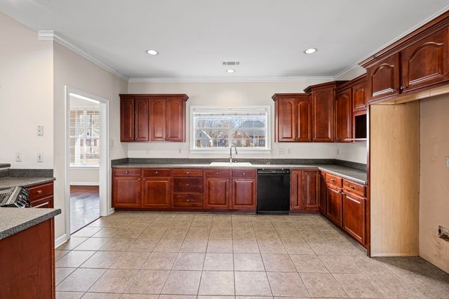 25 WOODMONT DR, Oakland, TN 38028