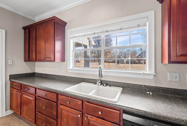 25 WOODMONT DR, Oakland, TN 38028