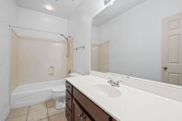 25 WOODMONT DR, Oakland, TN 38028