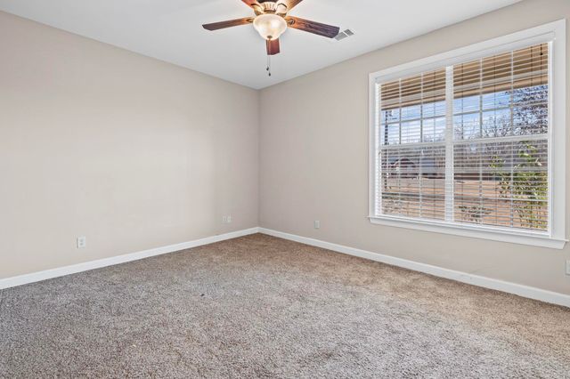 25 WOODMONT DR, Oakland, TN 38028