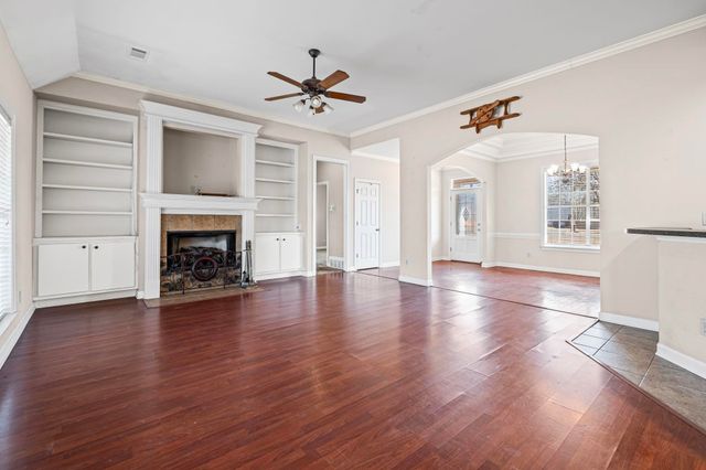 25 WOODMONT DR, Oakland, TN 38028