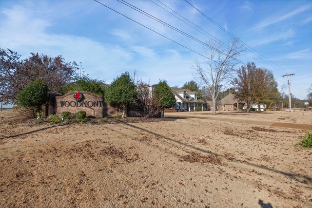 25 WOODMONT DR, Oakland, TN 38028