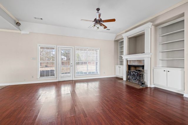 25 WOODMONT DR, Oakland, TN 38028