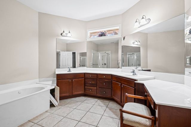 25 WOODMONT DR, Oakland, TN 38028