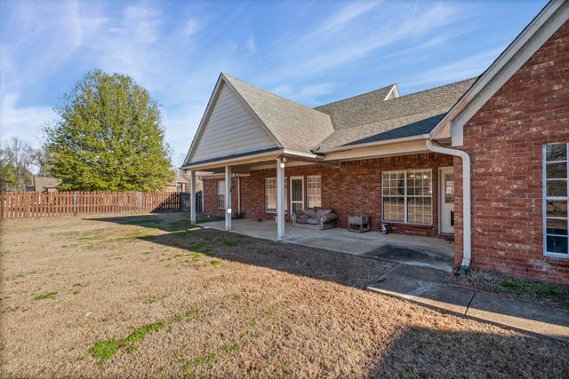 25 WOODMONT DR, Oakland, TN 38028