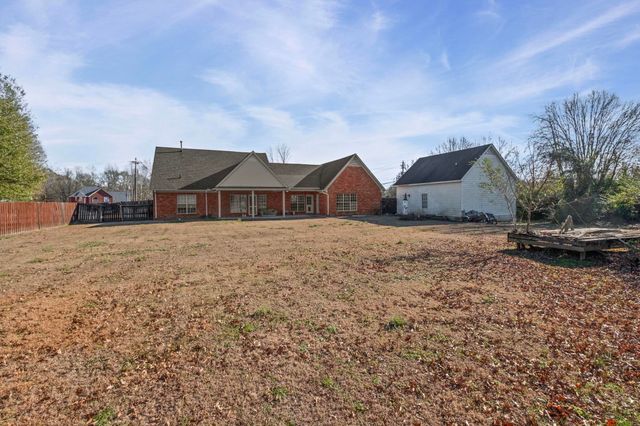 25 WOODMONT DR, Oakland, TN 38028
