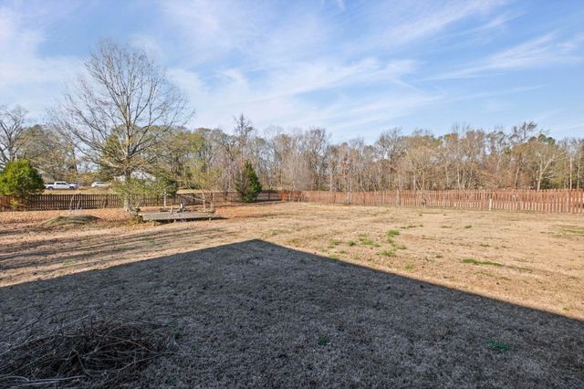 25 WOODMONT DR, Oakland, TN 38028