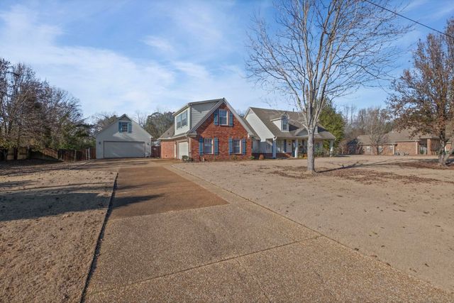 25 WOODMONT DR, Oakland, TN 38028