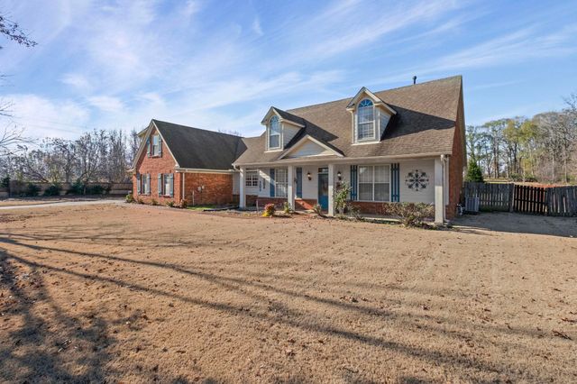 25 WOODMONT DR, Oakland, TN 38028