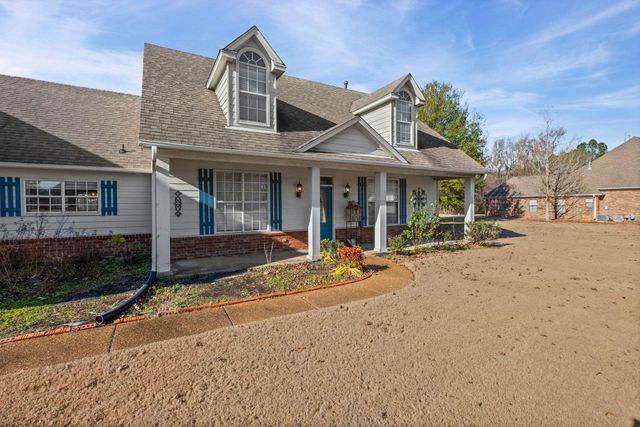 25 WOODMONT DR, Oakland, TN 38028