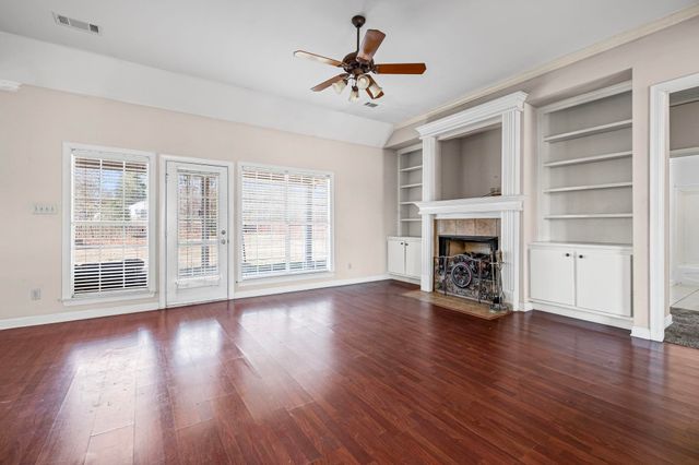 25 WOODMONT DR, Oakland, TN 38028