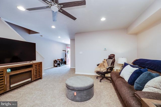 832 WOODCHUCK LN, Reading, PA 19606