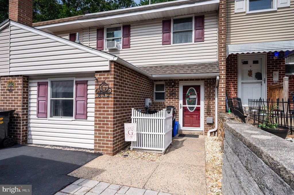 832 WOODCHUCK LN, Reading, PA 19606