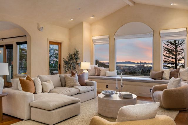 6257 Virgo Rd, Oakland, CA 94611