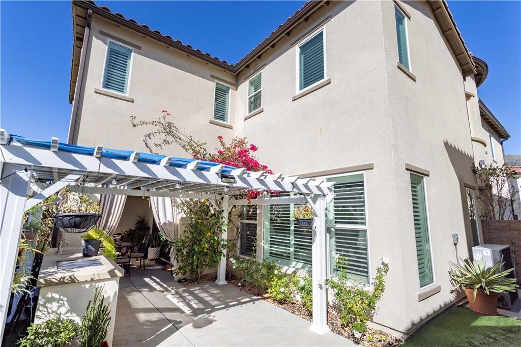 Image 36 of property listing at 20742 Pine Cone Circle, Porter Ranch, CA 91326