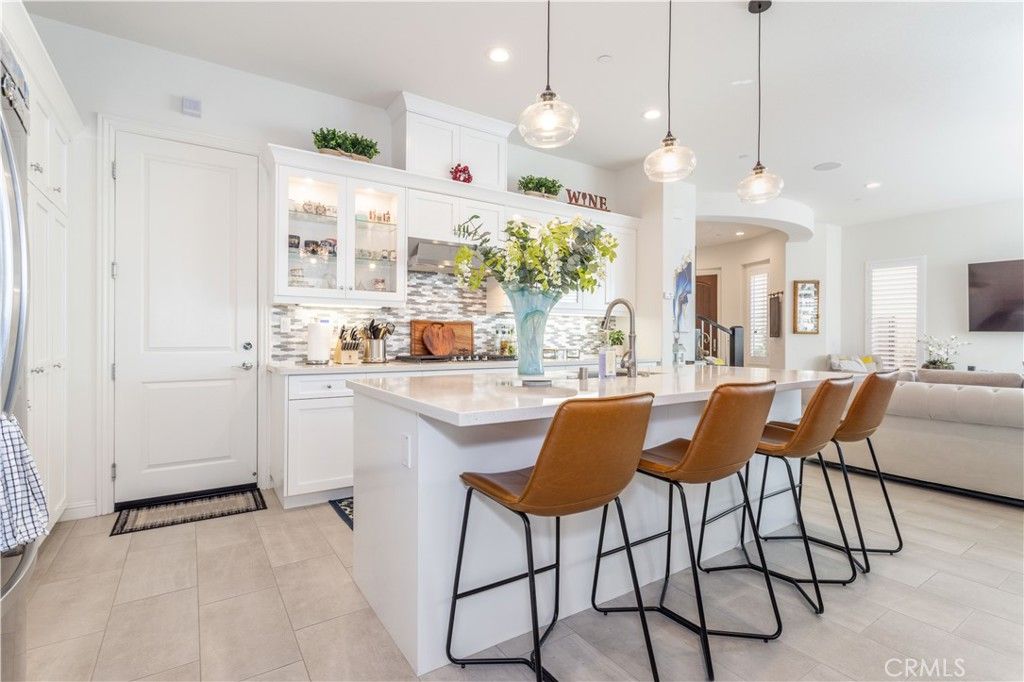 Image 7 of property listing at 20742 Pine Cone Circle, Porter Ranch, CA 91326