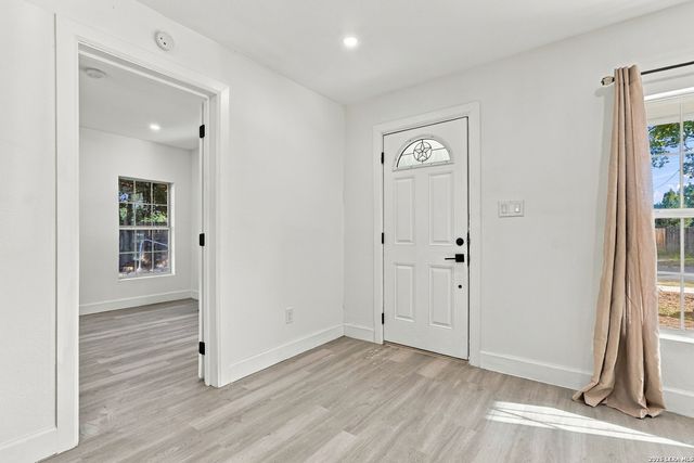 111 BARRETT AVE, San Antonio, TX 78214