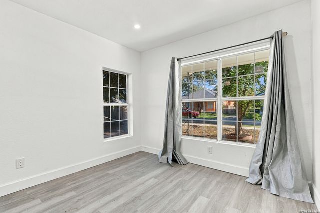 111 BARRETT AVE, San Antonio, TX 78214
