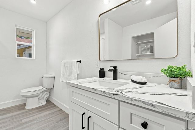111 BARRETT AVE, San Antonio, TX 78214