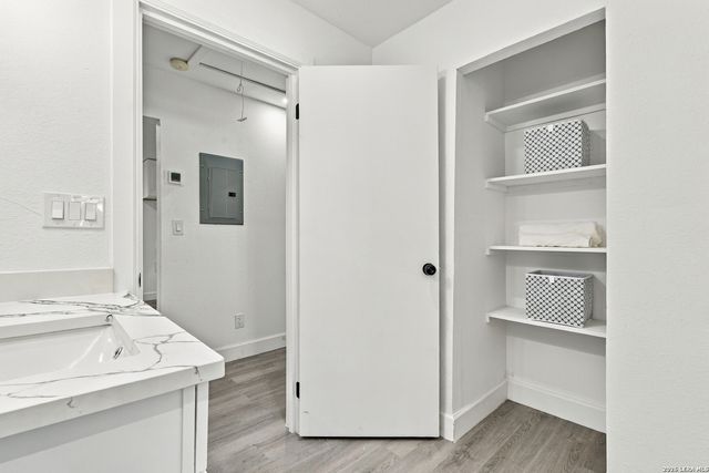 111 BARRETT AVE, San Antonio, TX 78214
