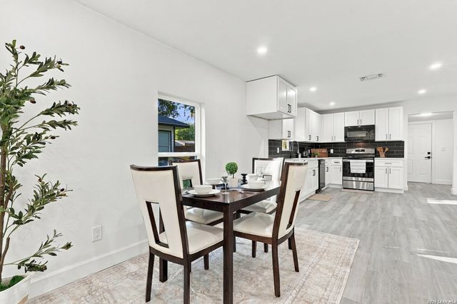111 BARRETT AVE, San Antonio, TX 78214