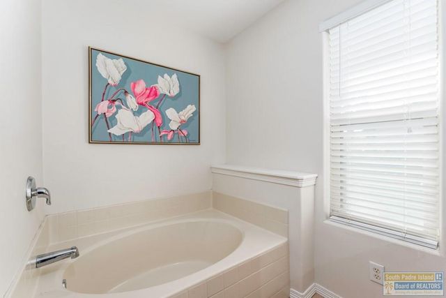 78 Bethpage Dr., Laguna Vista, TX 78578