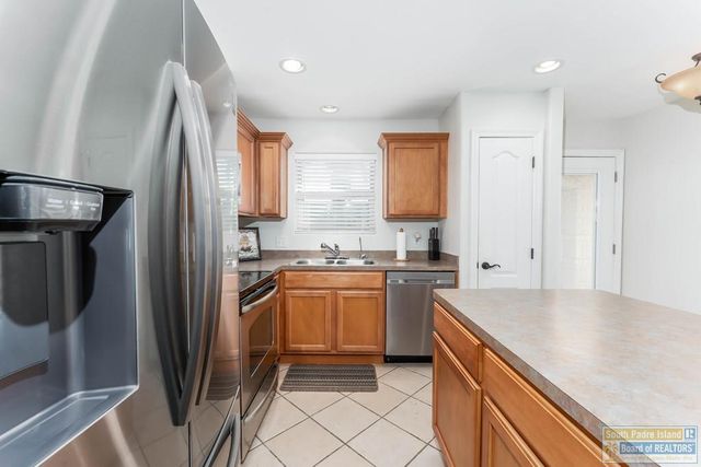 78 Bethpage Dr., Laguna Vista, TX 78578