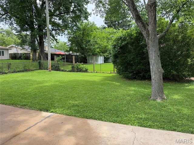 3160 Newgate Drive, Florissant, MO 63033