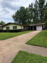 3160 Newgate Drive, Florissant, MO 63033