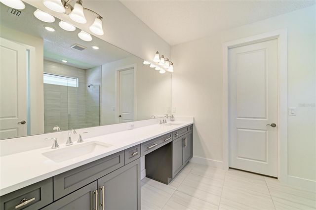 5290 BARNETT CIRCLE, Bradenton, FL 34211