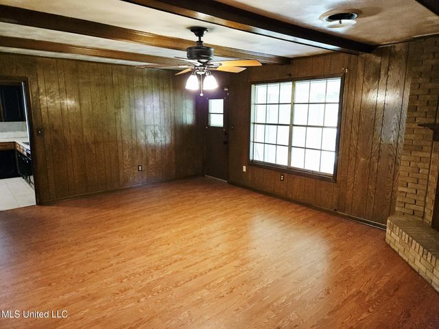 329 Swan Lake Drive, Jackson, MS 39212