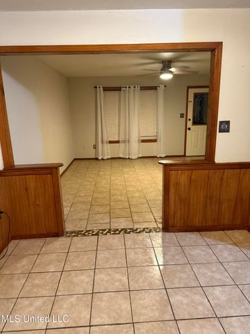 329 Swan Lake Drive, Jackson, MS 39212
